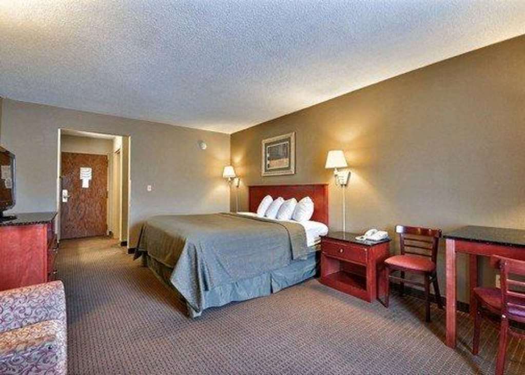 Quality Inn & Suites Bedford West Room photo