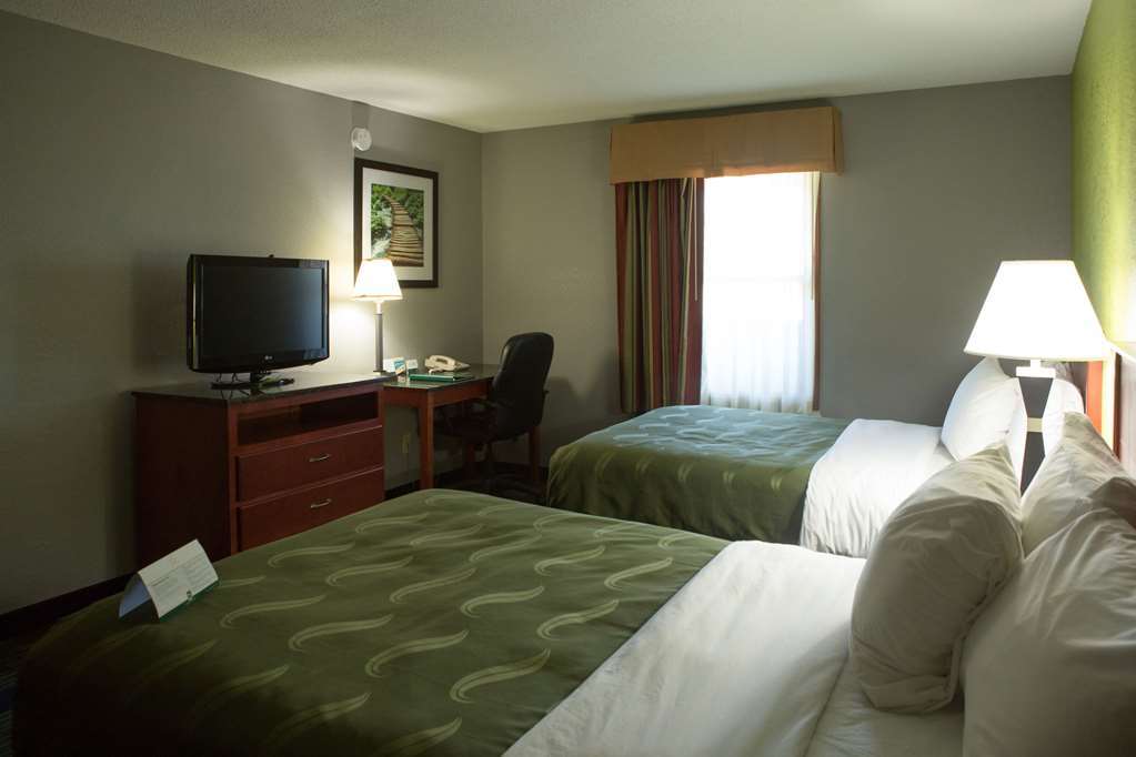 Quality Inn & Suites Bedford West Room photo