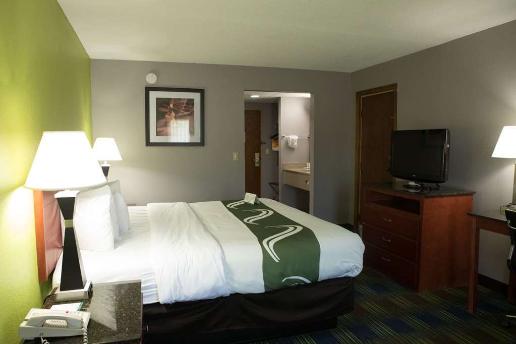 Quality Inn & Suites Bedford West Room photo