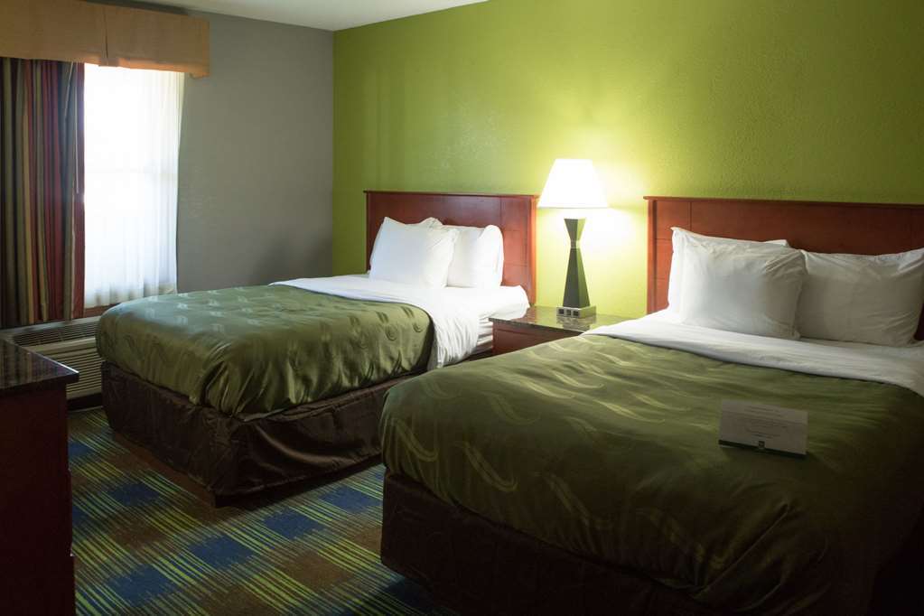 Quality Inn & Suites Bedford West Room photo