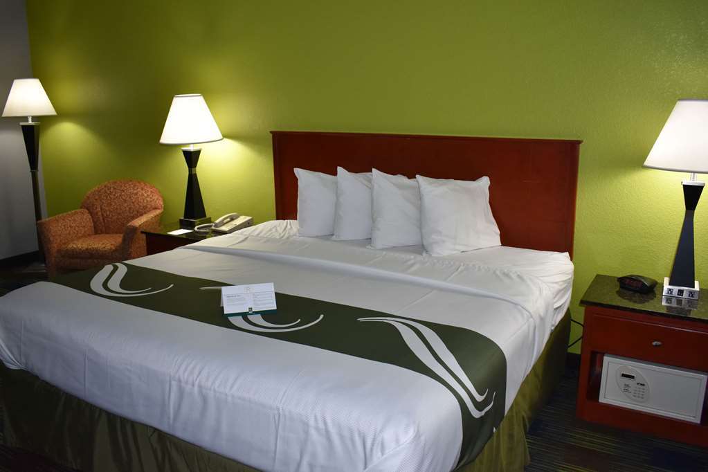 Quality Inn & Suites Bedford West Room photo