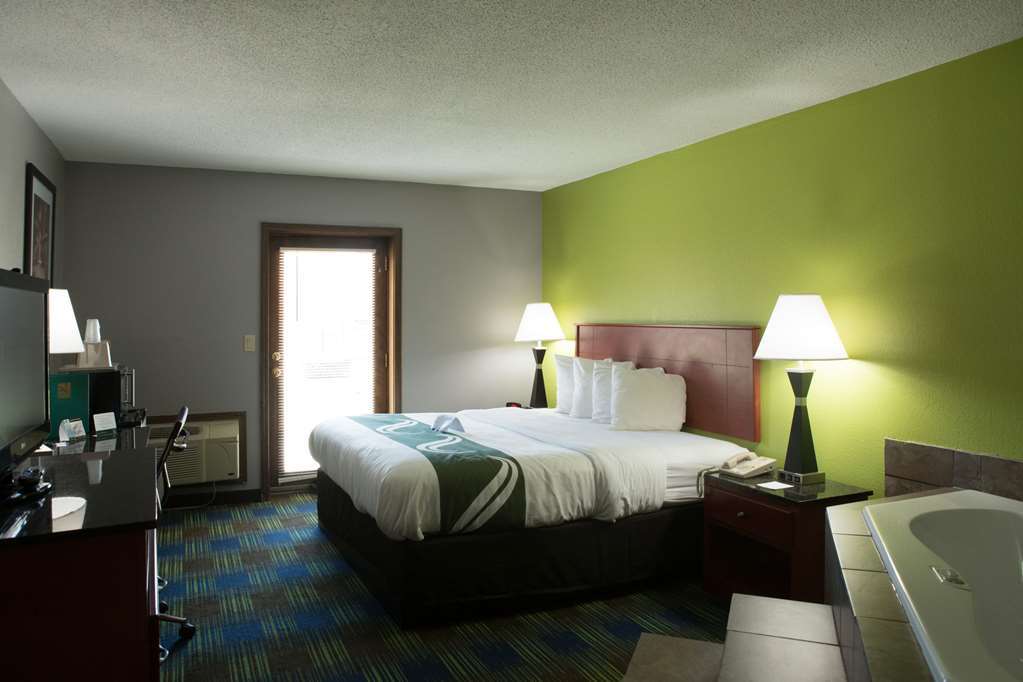 Quality Inn & Suites Bedford West Room photo