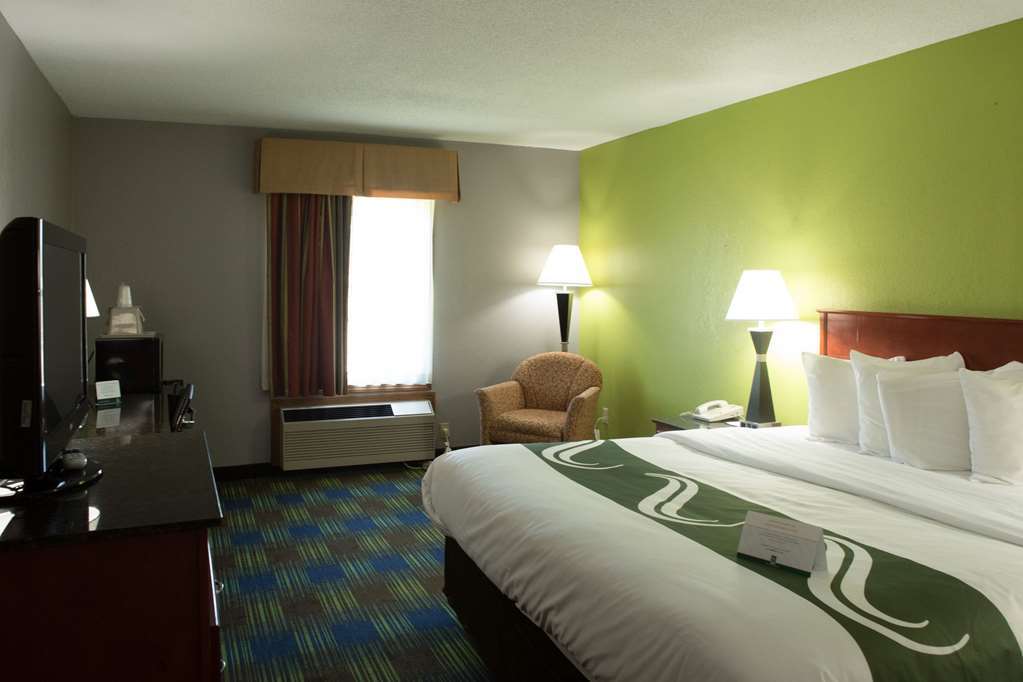 Quality Inn & Suites Bedford West Room photo